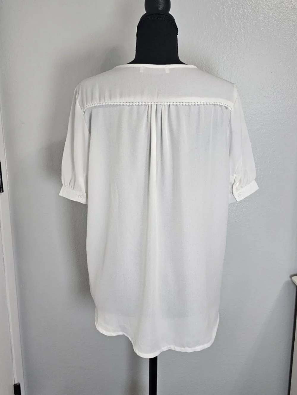 Sakaya White Office Tie-Neck Career Top Women's Short-Sleeve Blouse - Size Large - Picture 3 of 6
